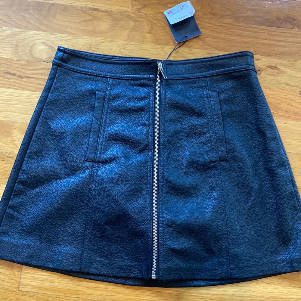 Adorable leather zip up skirt new with tags